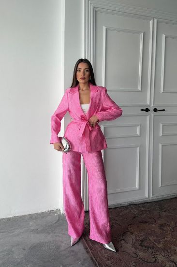 Pembe Beli Kuşaklı Ceket Ve Pantolon Parlak Takım resmi